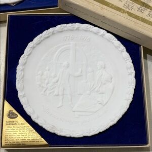 Vintage Commemorative 1776-1976 White Relief Decorative Plate Plates 1 & 4